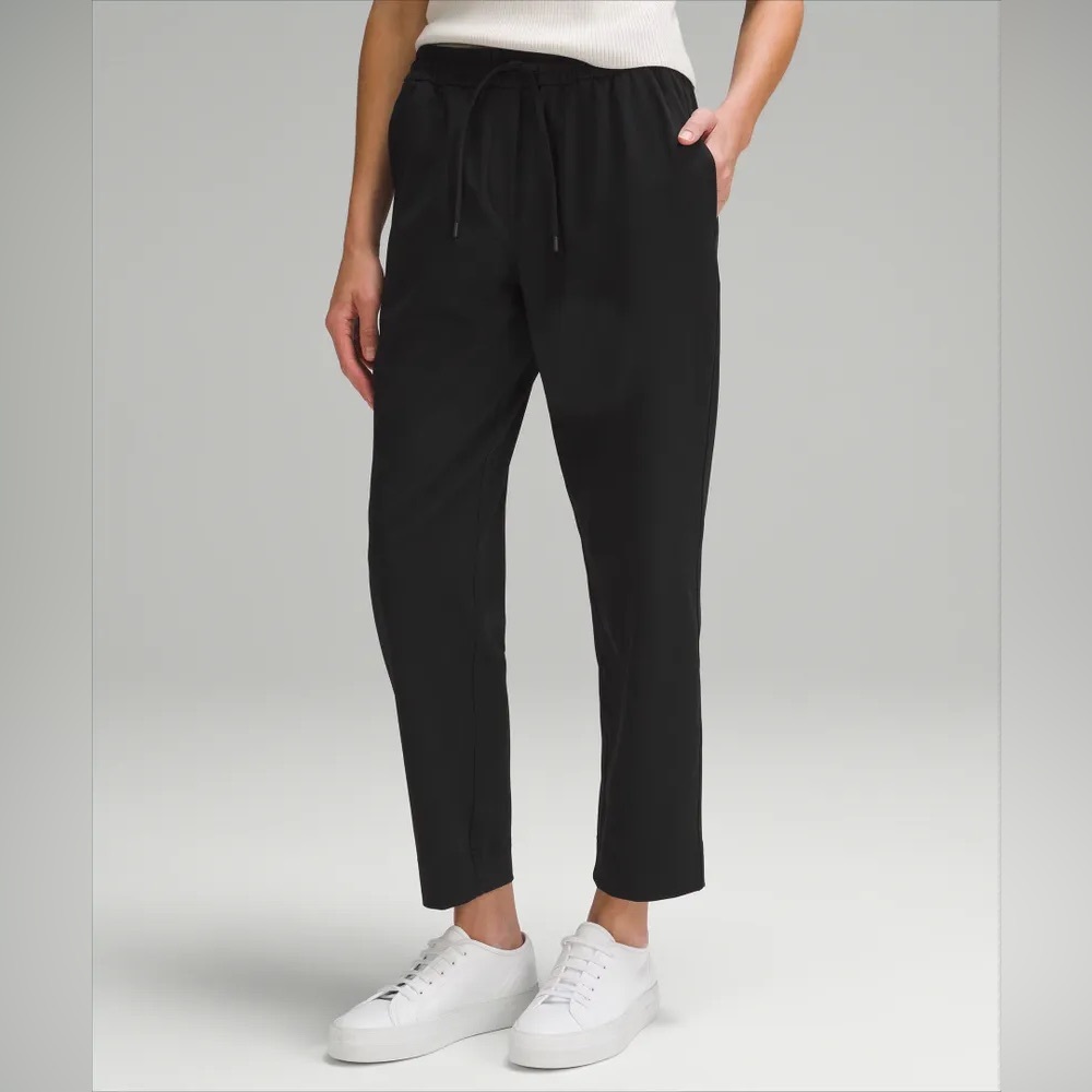 Lululemon Tapered-Leg Mid-Rise Pant 7/8 Length Luxtreme Black Size Medium